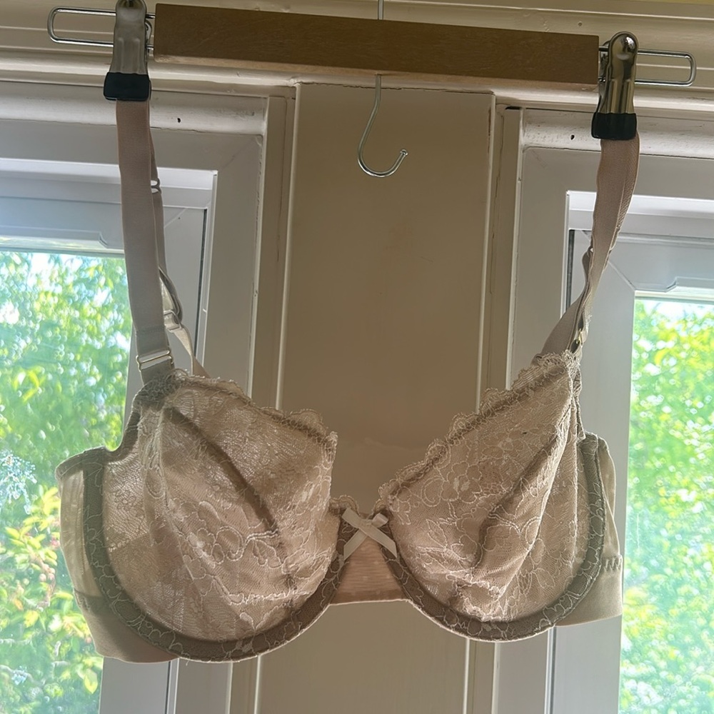 B.tempted wacoal underwire lace bra unlined size 32D